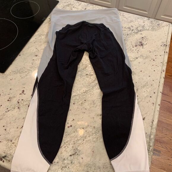 Athleta Tri-Color Mis -Rise Cropped Leggings sz M EUC - Picture 4 of 5